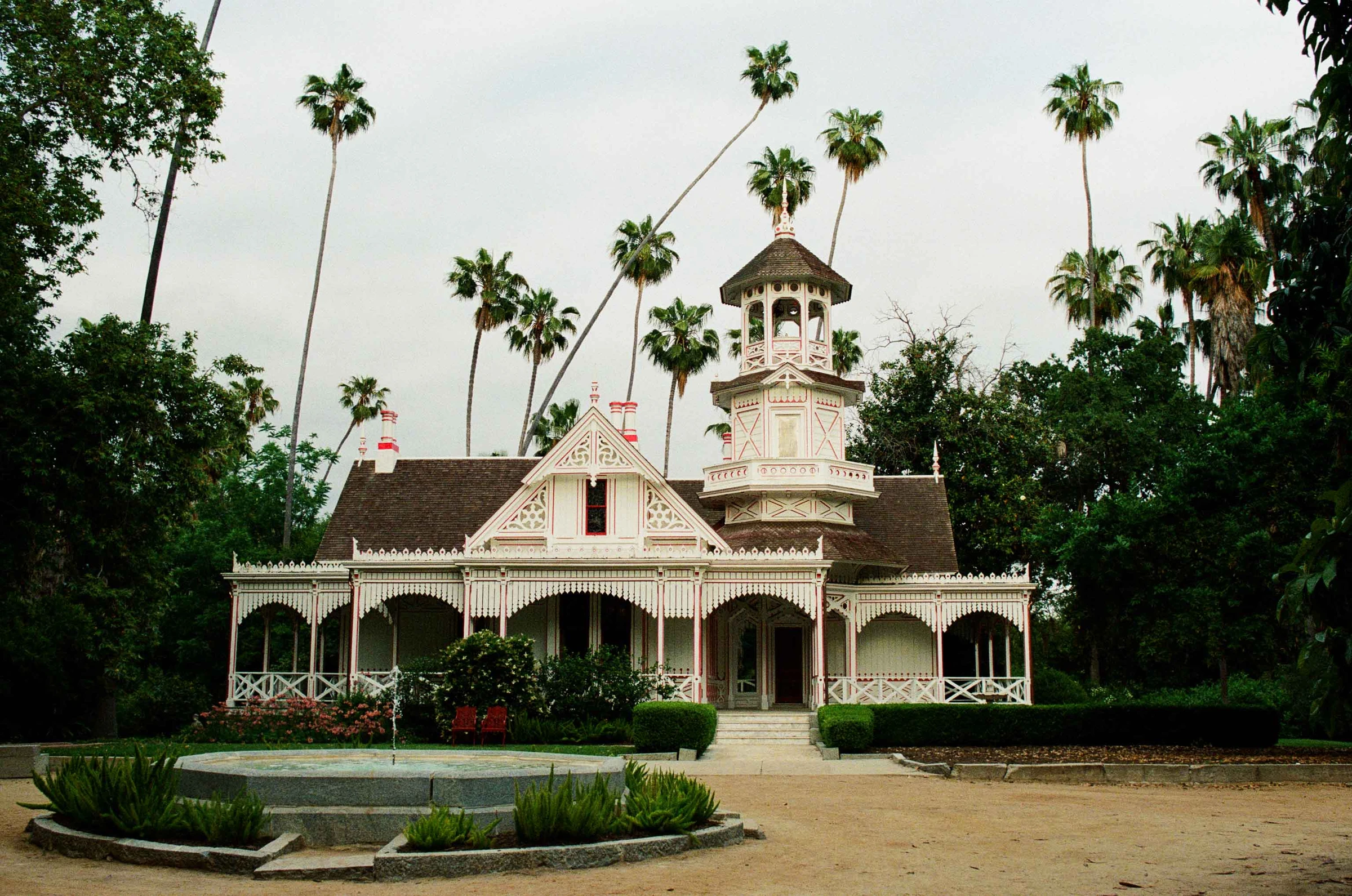 Architecture photograph of Queen Anne's Cottage.